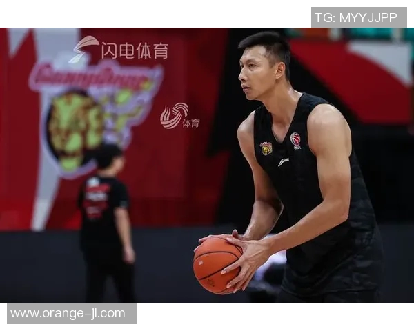 易建联与广东宏远续约三年,成为队史最高薪球员